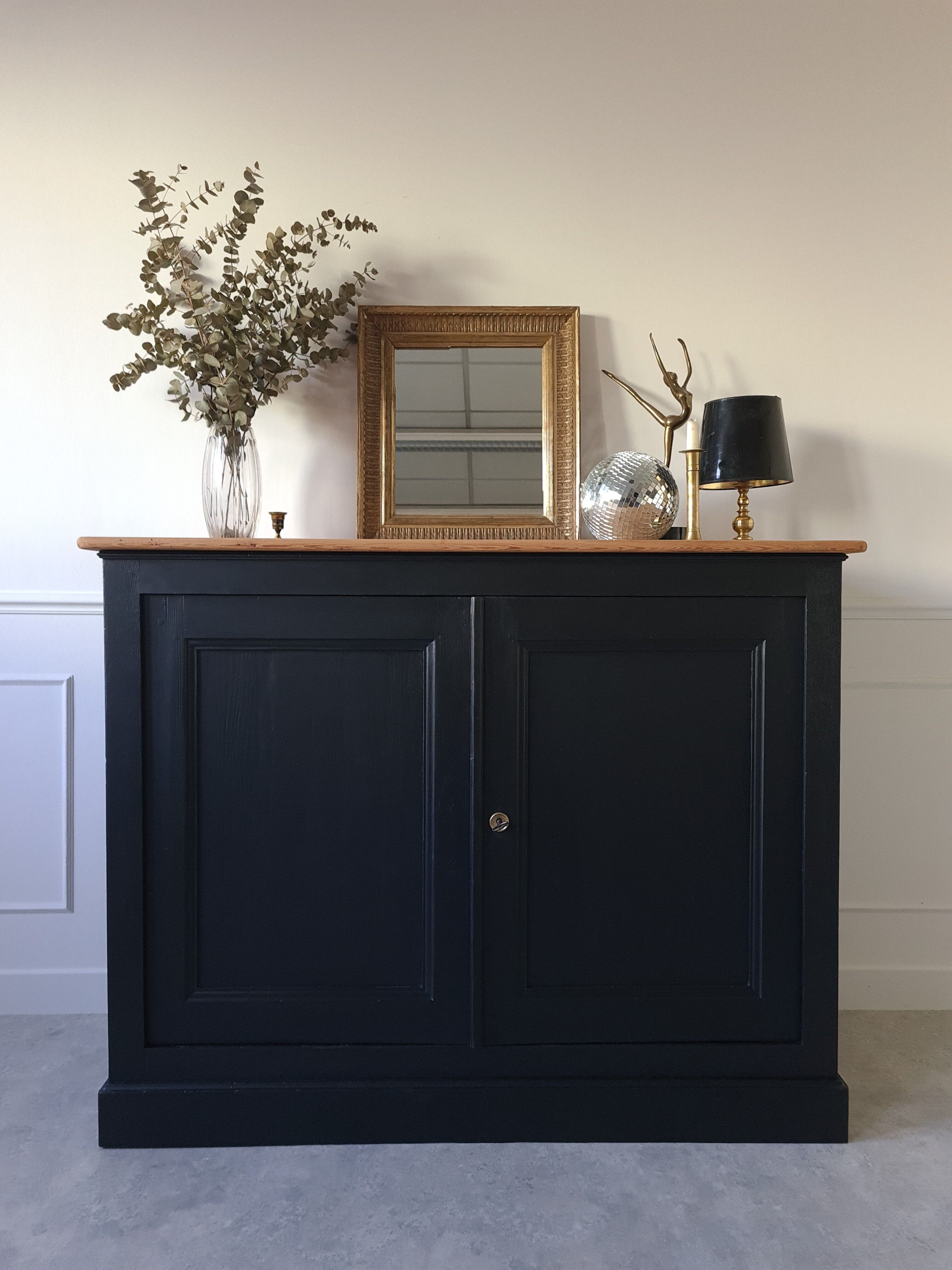 Black Parisian buffet