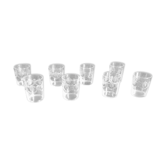 Set of 8 engraved glasses