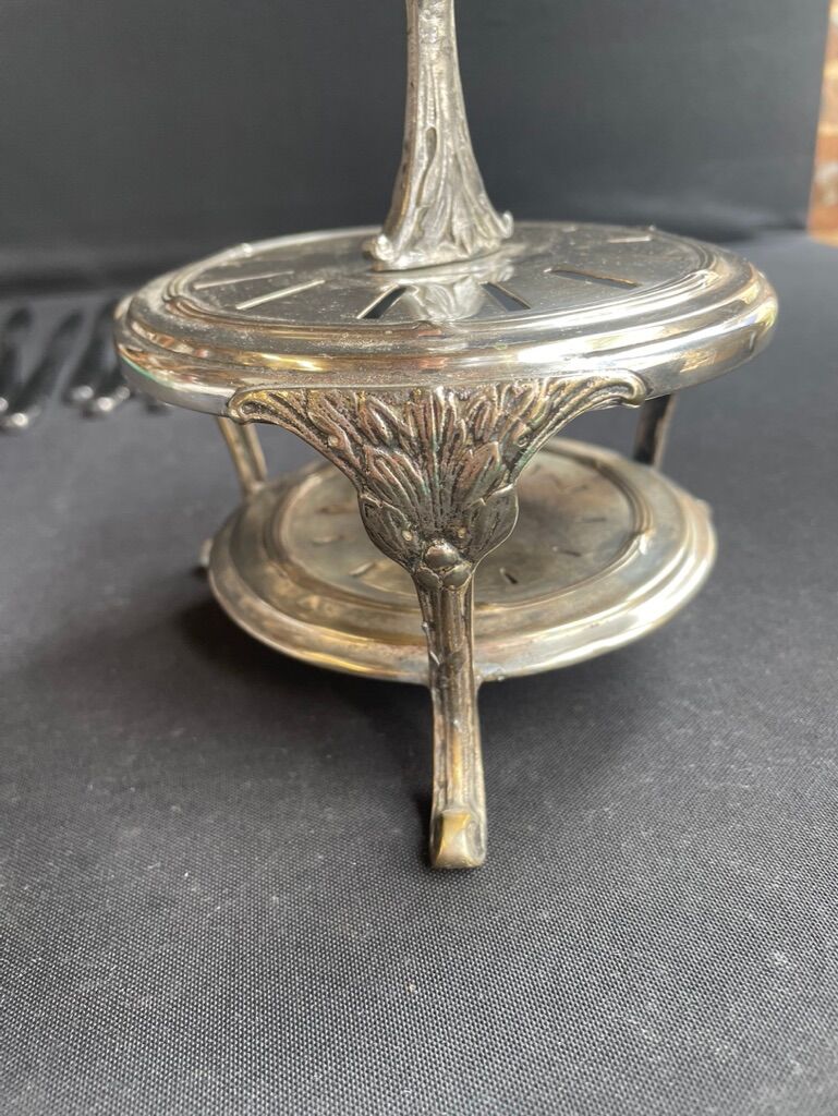 12 "Apollonox" fruit knives on silver metal support