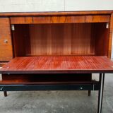 Rosewood-seeded string buffet