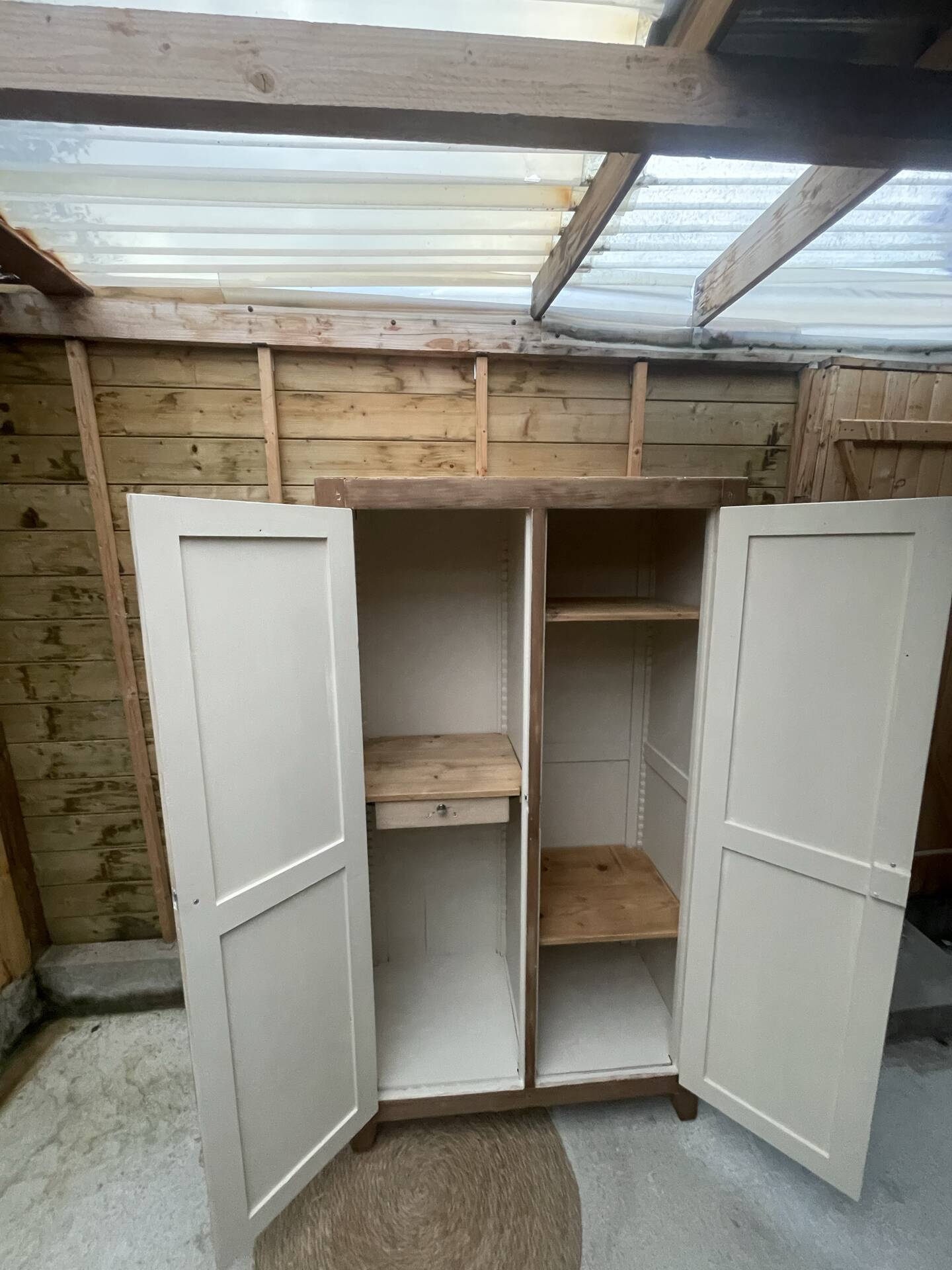 Armoire parisienne