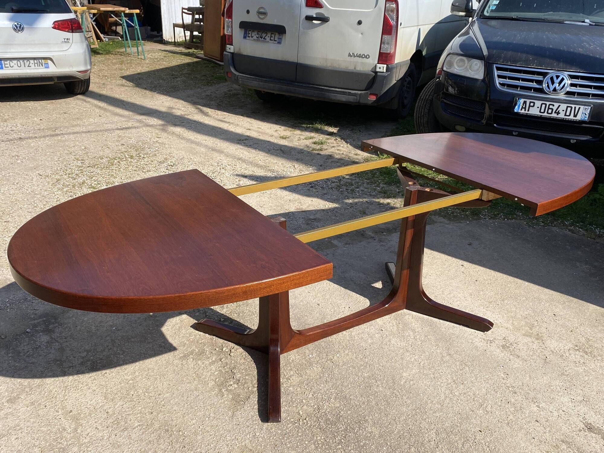 Baumann round oval extendable Scandinavian table in rosewood with 2 extensions.