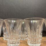 Suite de 10 verres à alcool en cristal taillé