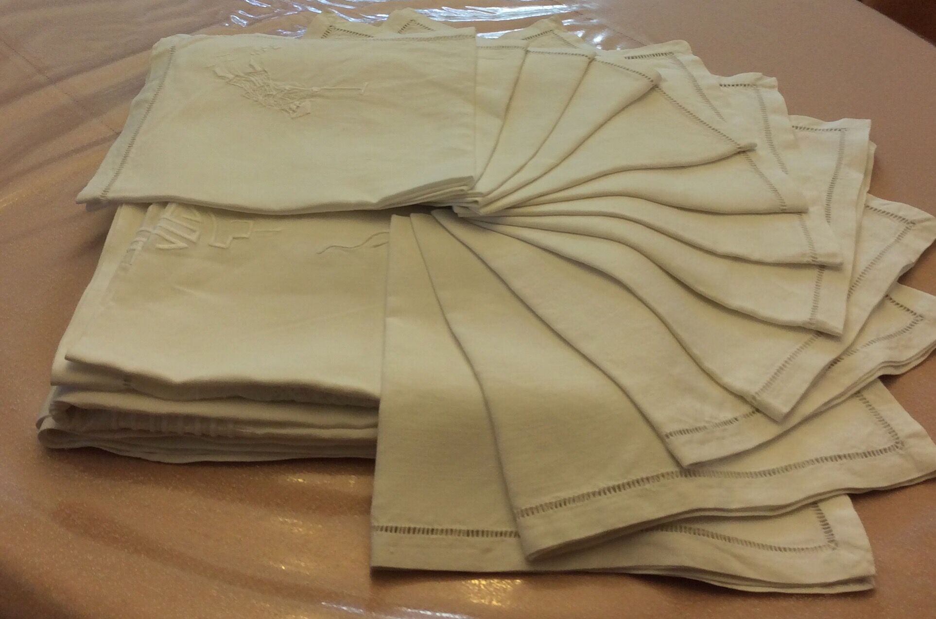 Large tablecloth and 12 hand-embroidered towels - vintage