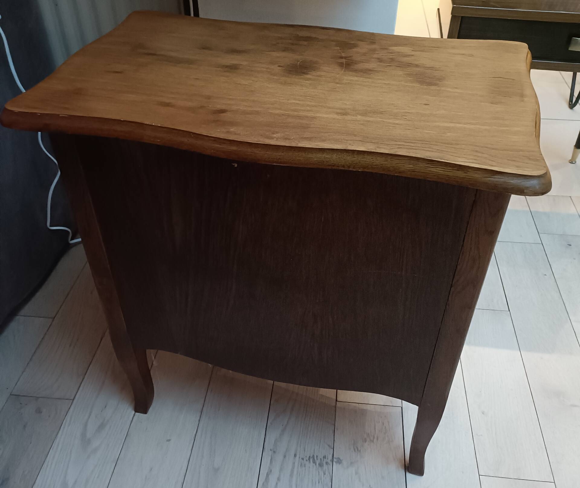 Sewing machine, sewing furniture