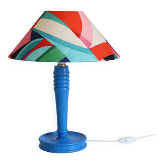 Table lamp, blue wooden base and multicolored printed lampshade