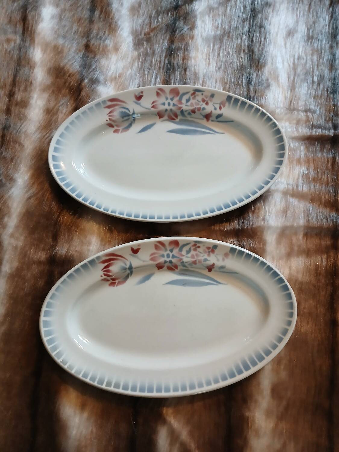 2 antique Saint Amand dishes