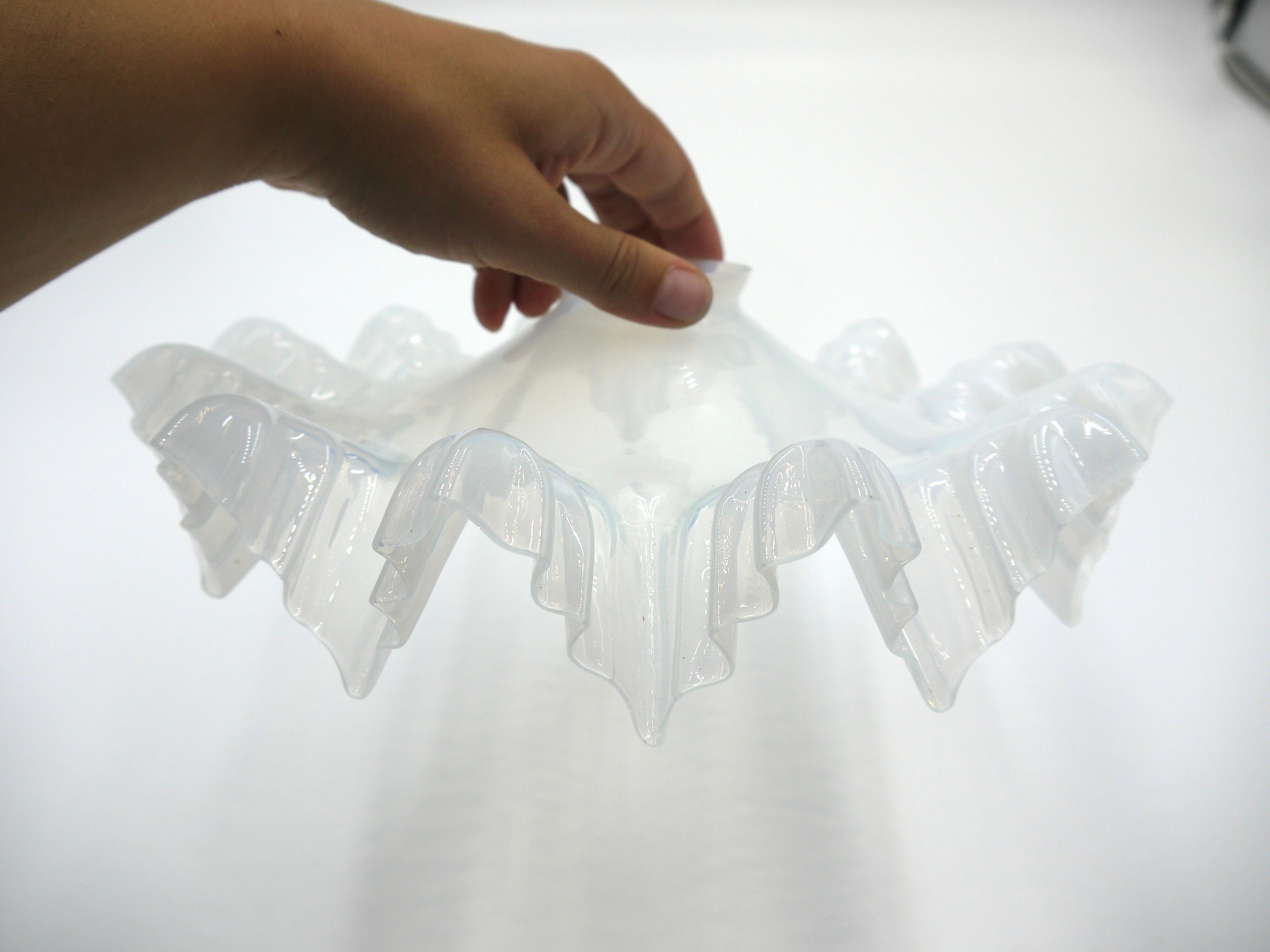 Corrugated glass suspension