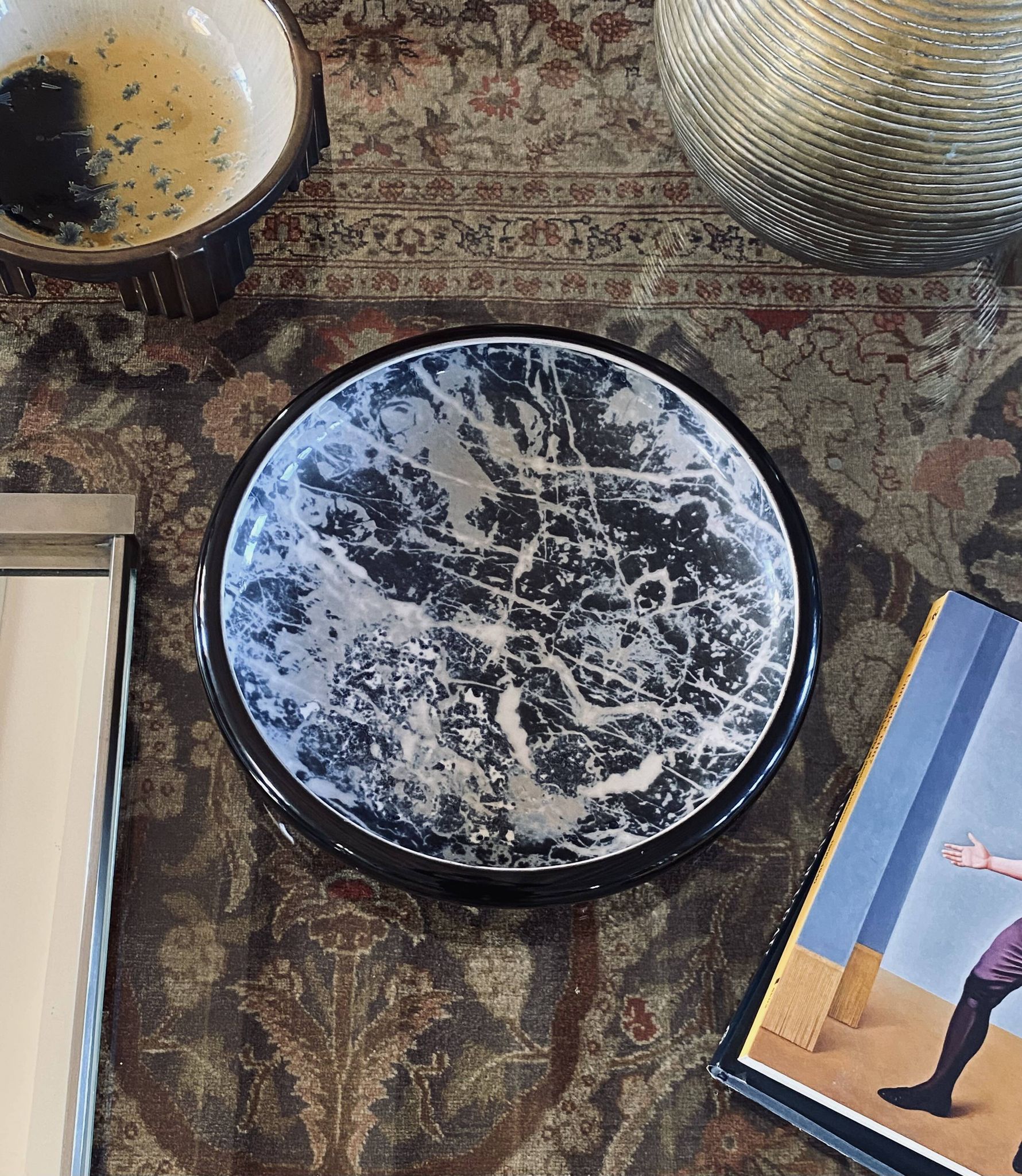 Alvino Bagni, centre de table / vide poche en céramique marbrée noire, ca. 1970