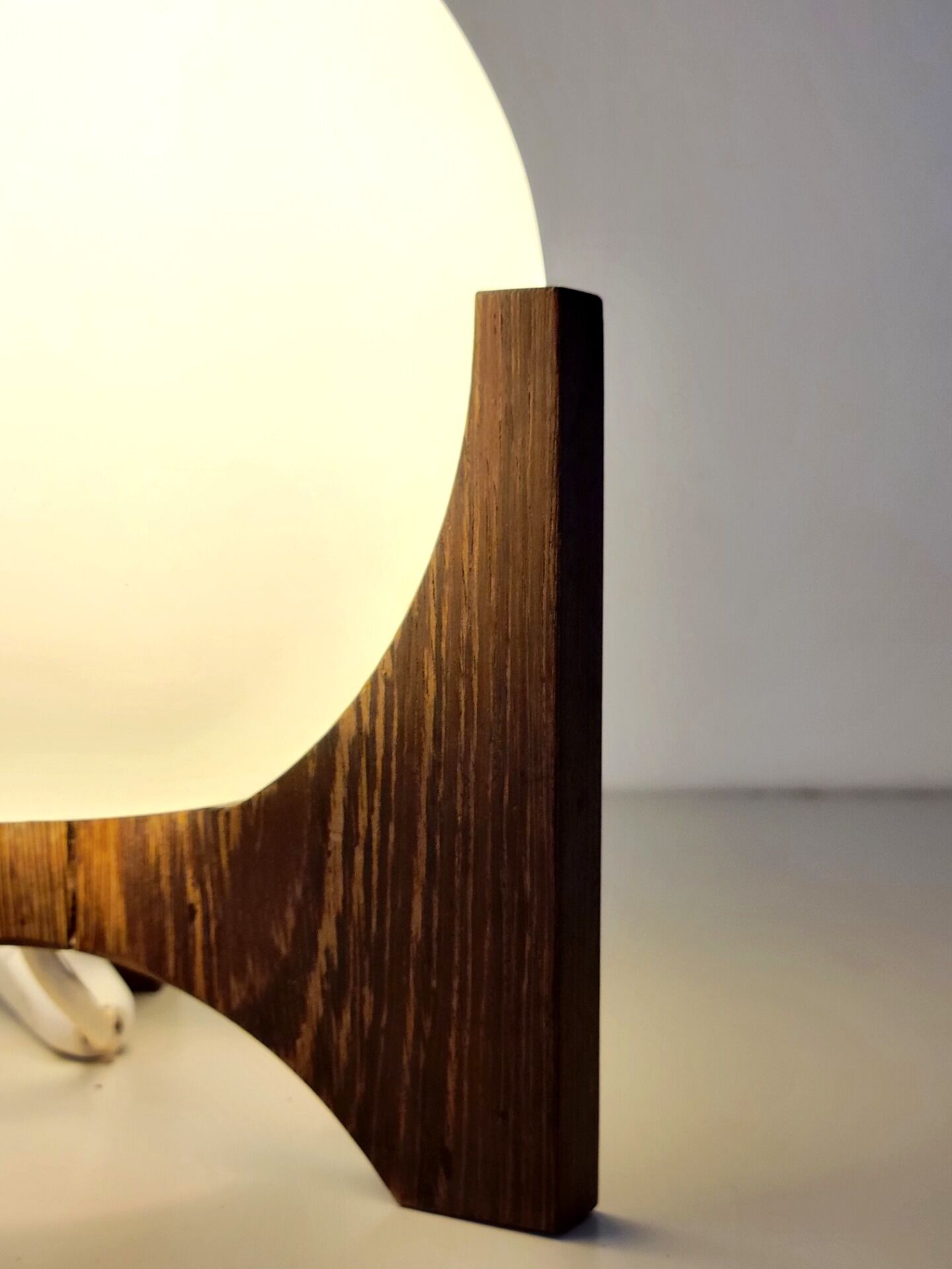 Raak Amsterdam Hokusai D-2022 table lamp in wenge & opal glass