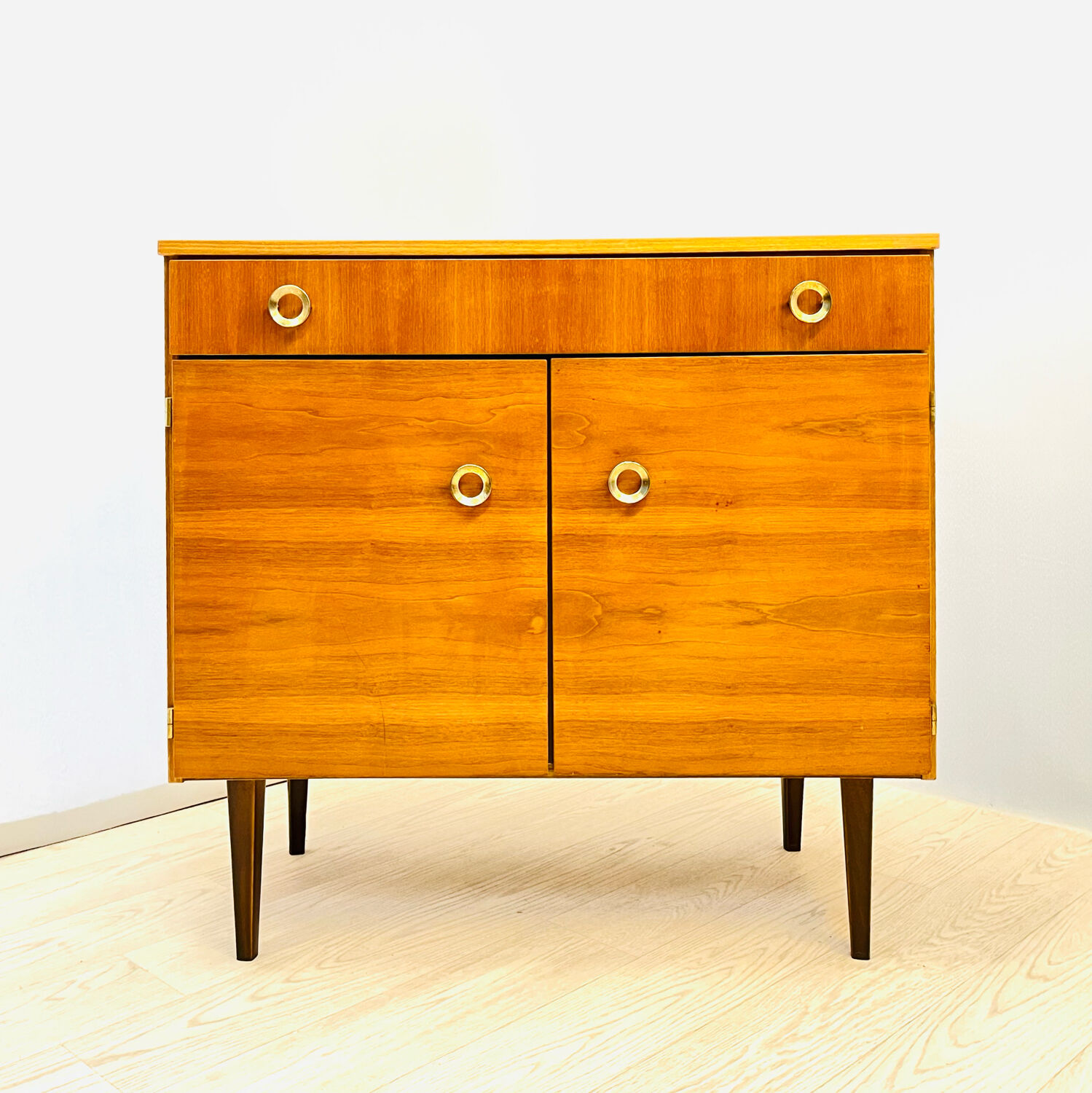 Shoes cabinet