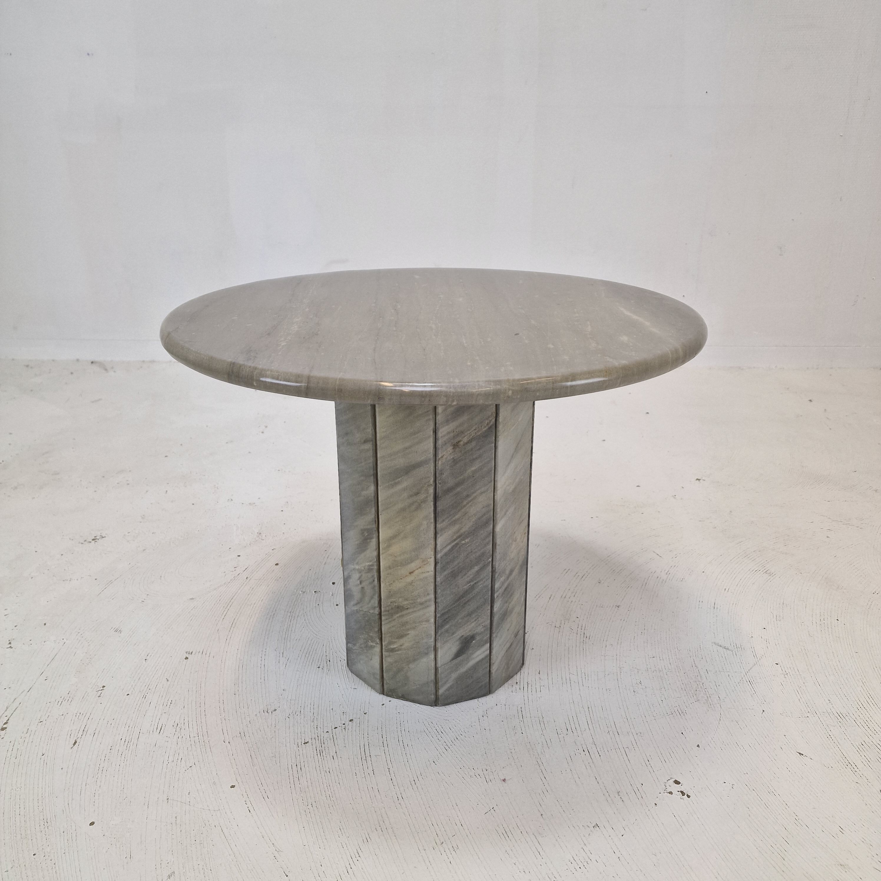 Round italian marble coffee or side table, 1980's