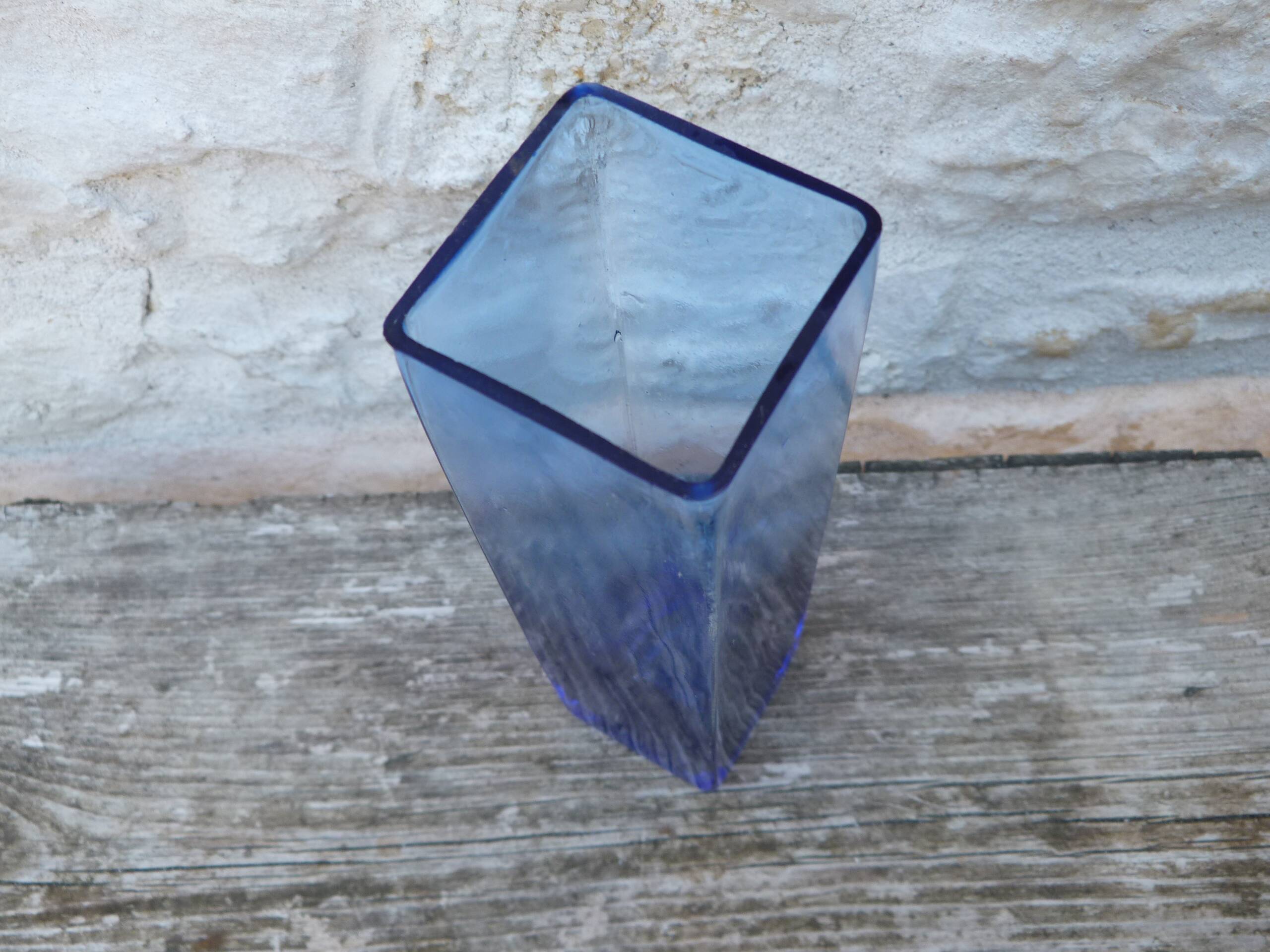 Vase vintage en verre bleu