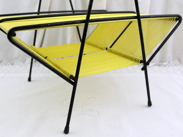 Porte-disques portable vintage, style français moderne du milieu du siècle, avec cordon en vinyle jaune vif, accessoire hi-fi rétro MCM pour le rangement, centre musical