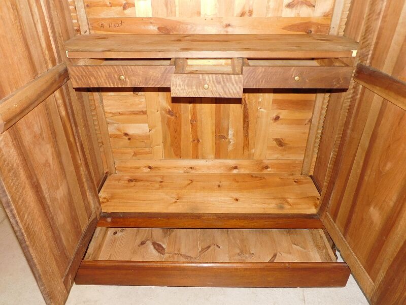 Large wardrobe Louis Philippe en noyer of the 19th siecle
