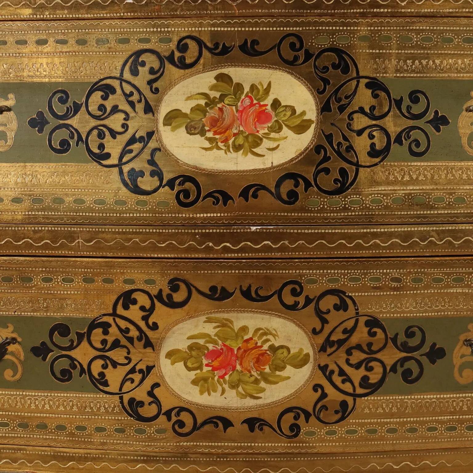 Commode ancienne en bois laqué et peint XXe siècle
