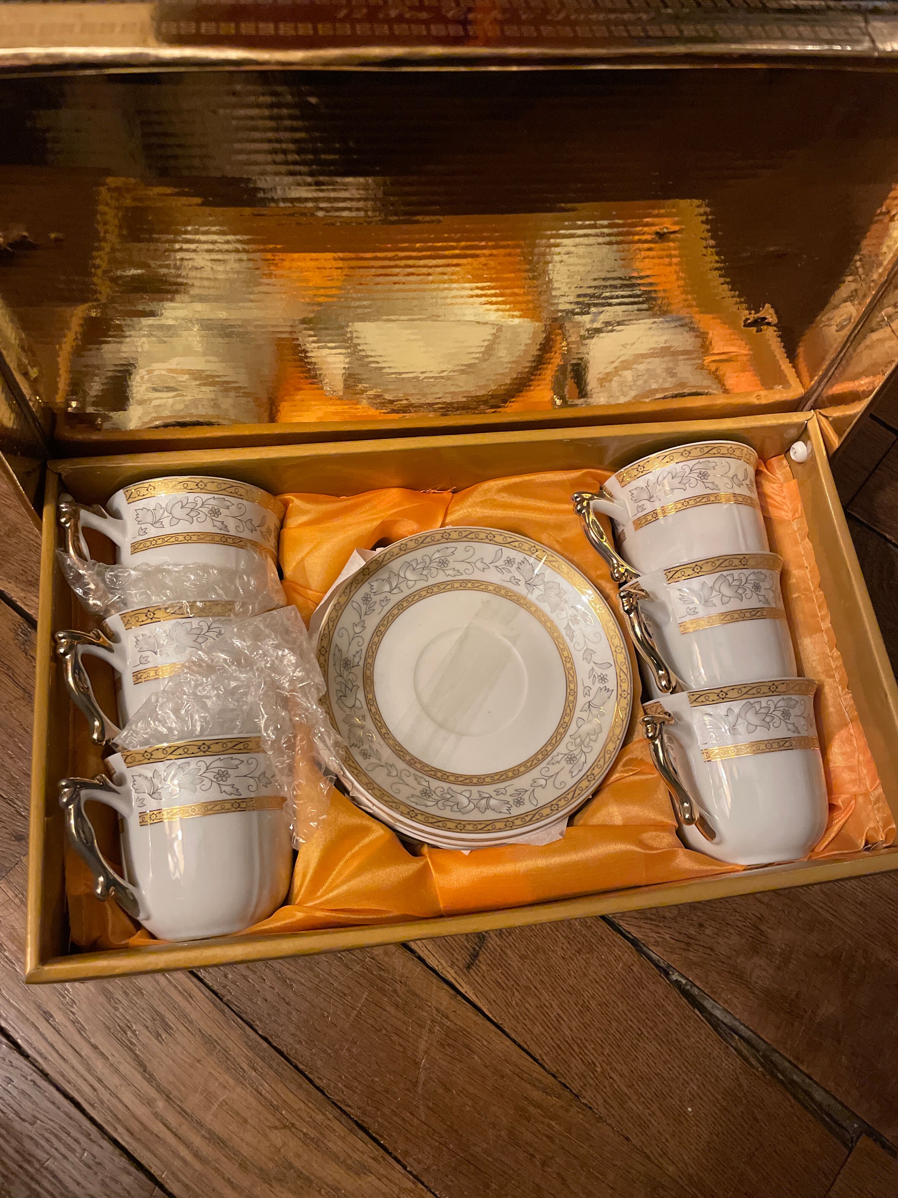 6 cups and saucers porcelain Bacary