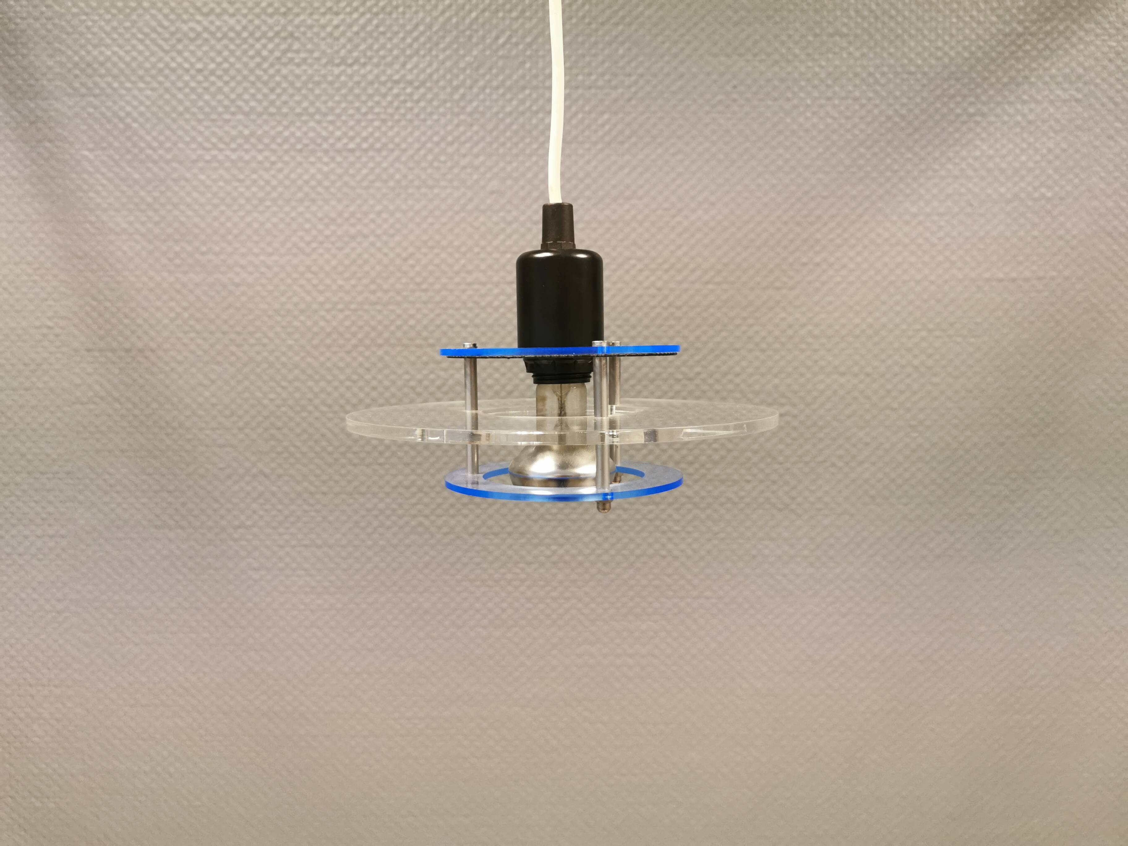 Petite suspension danoise Space-Age en verre plexi translucide, estimée années 1980.