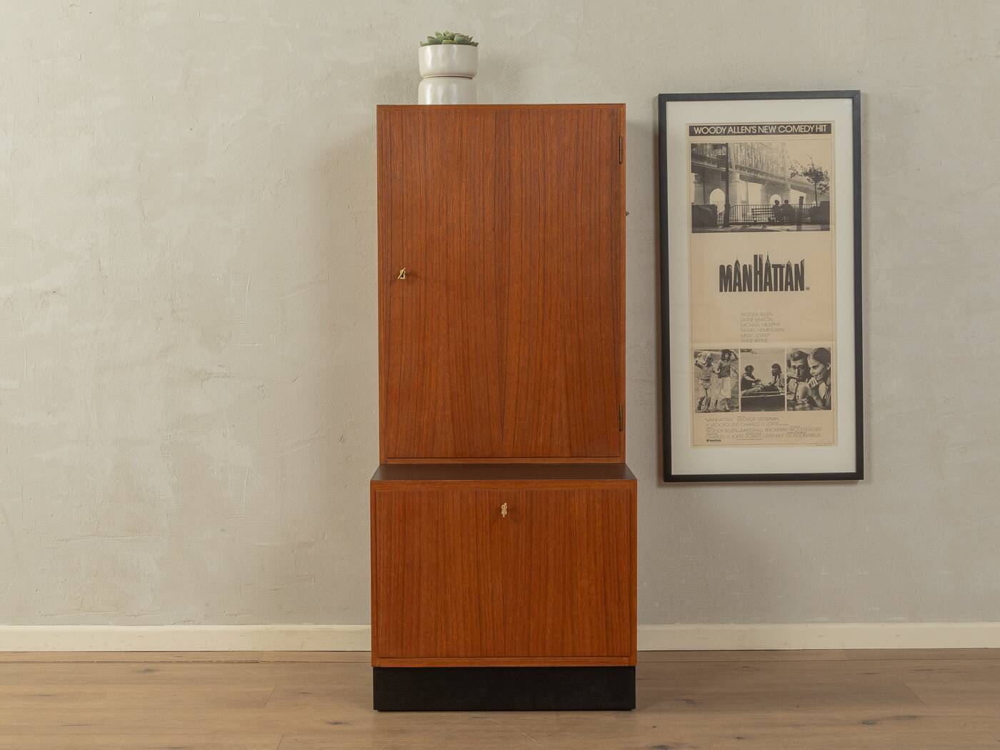 1960s Dresser