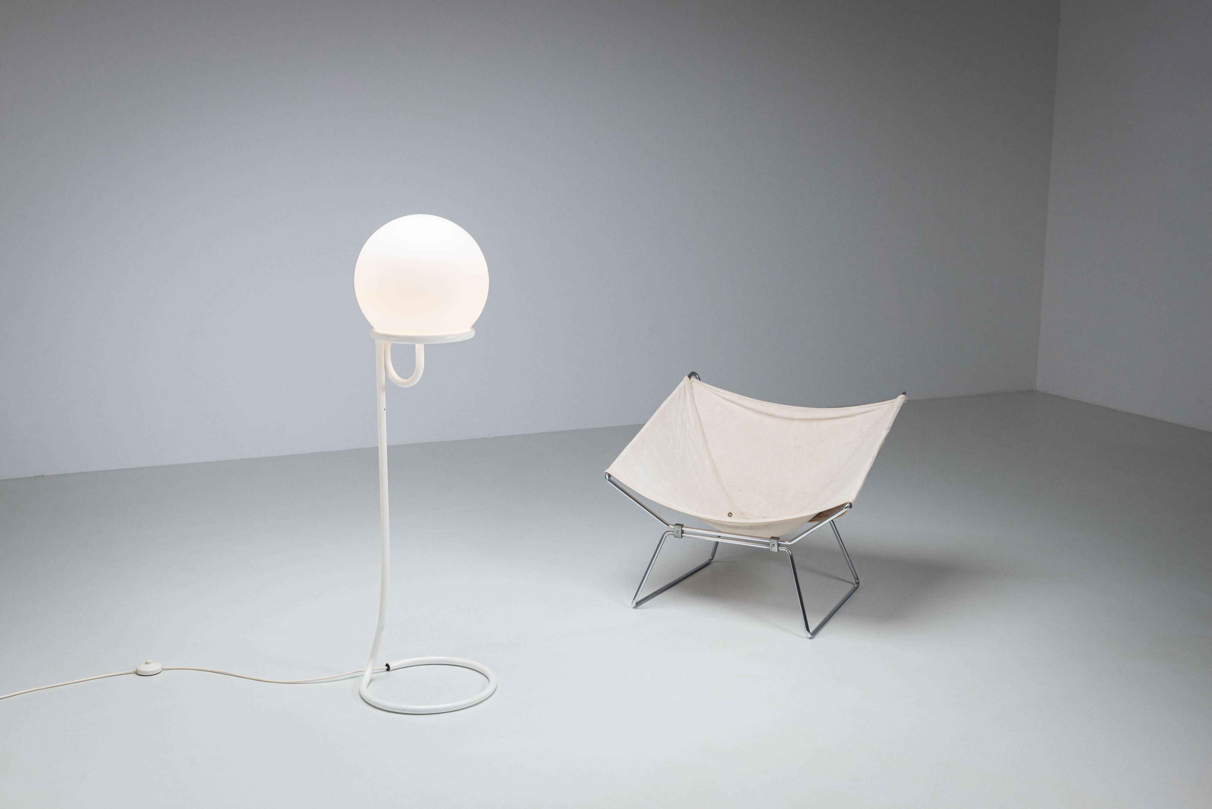 Lampe sur pied Globe par Aldo van den Nieuwelaar