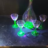 Carafe and its 4 shot glasses, urane uralin