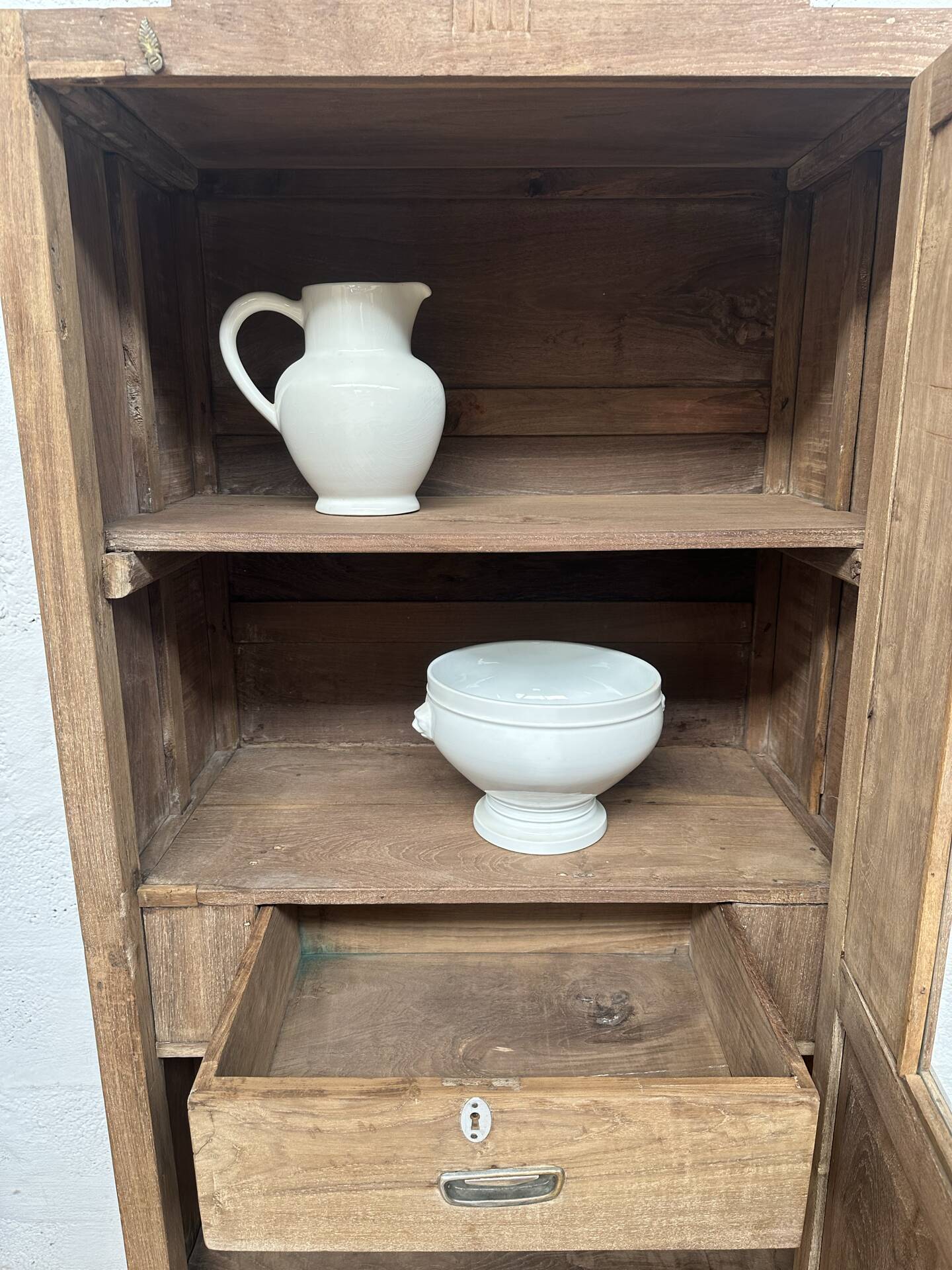 Ancienne armoire vitrée