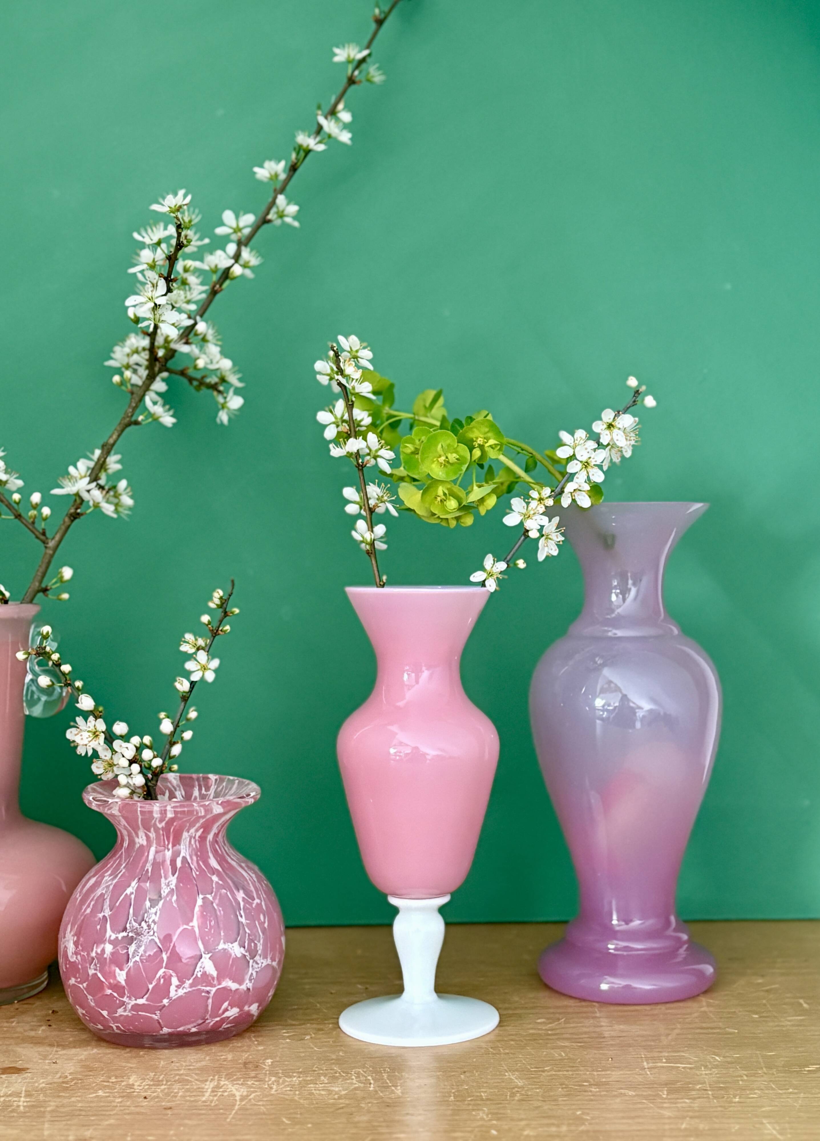 Set of 5 antique vases/soliflores in opaline and pink and red glass.