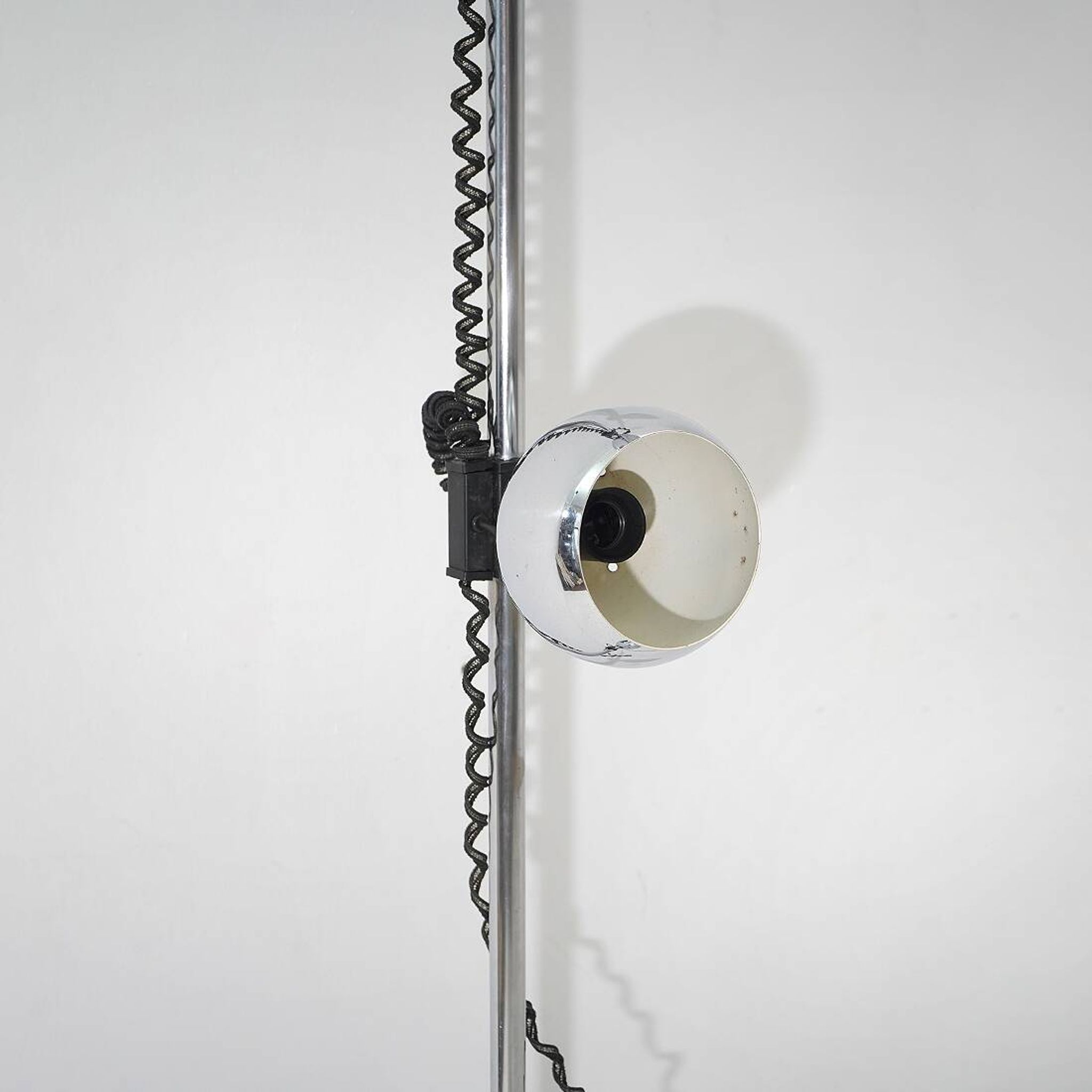 Lampe de sol chrome allant du sol au plafond, années 1970