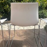 Set of 4 white Catifa Arper chairs