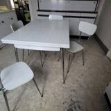 Ensemble table, 4 chaise et un tabouret vintage en Formica blanc