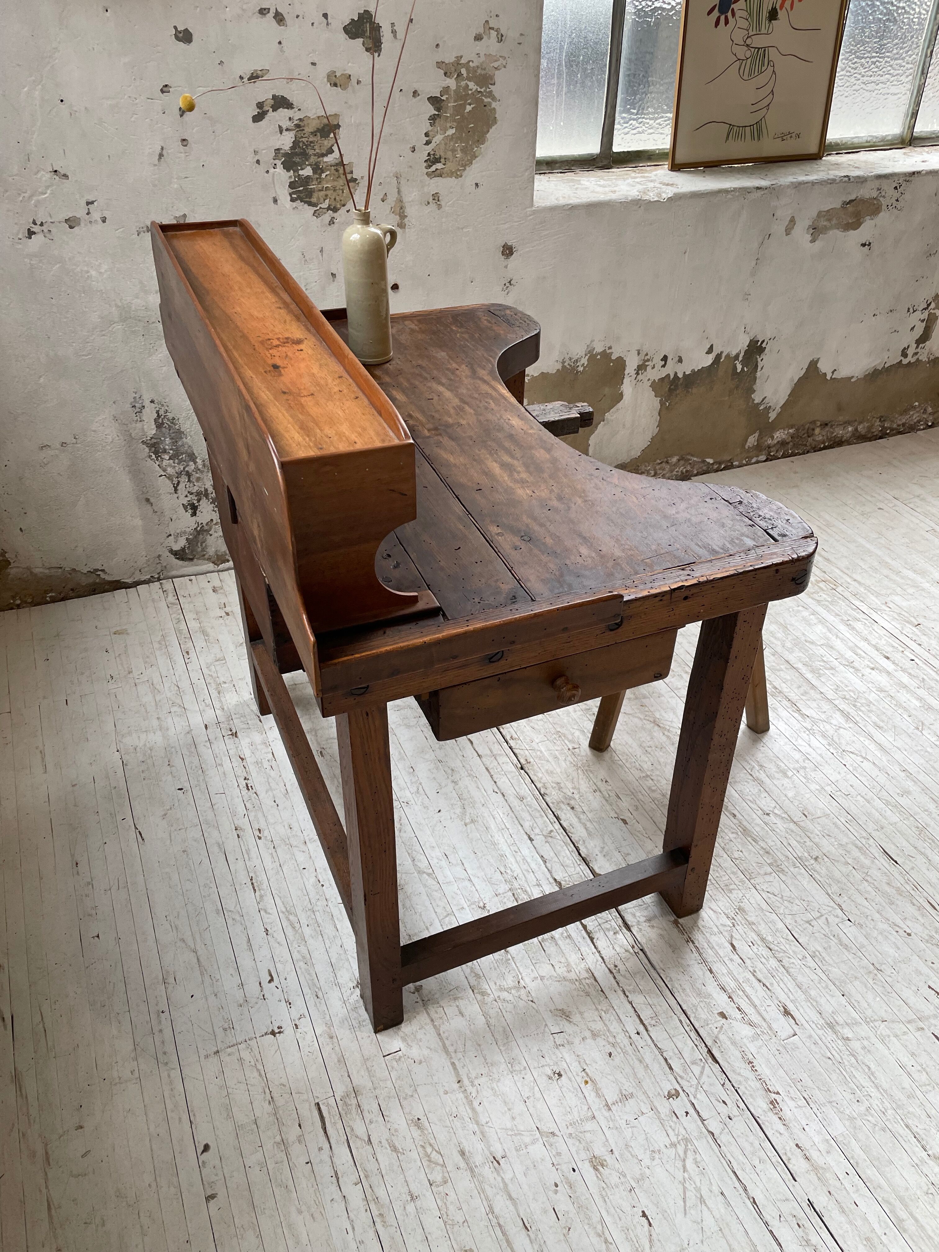 Establishment of jeweler XIXth oak