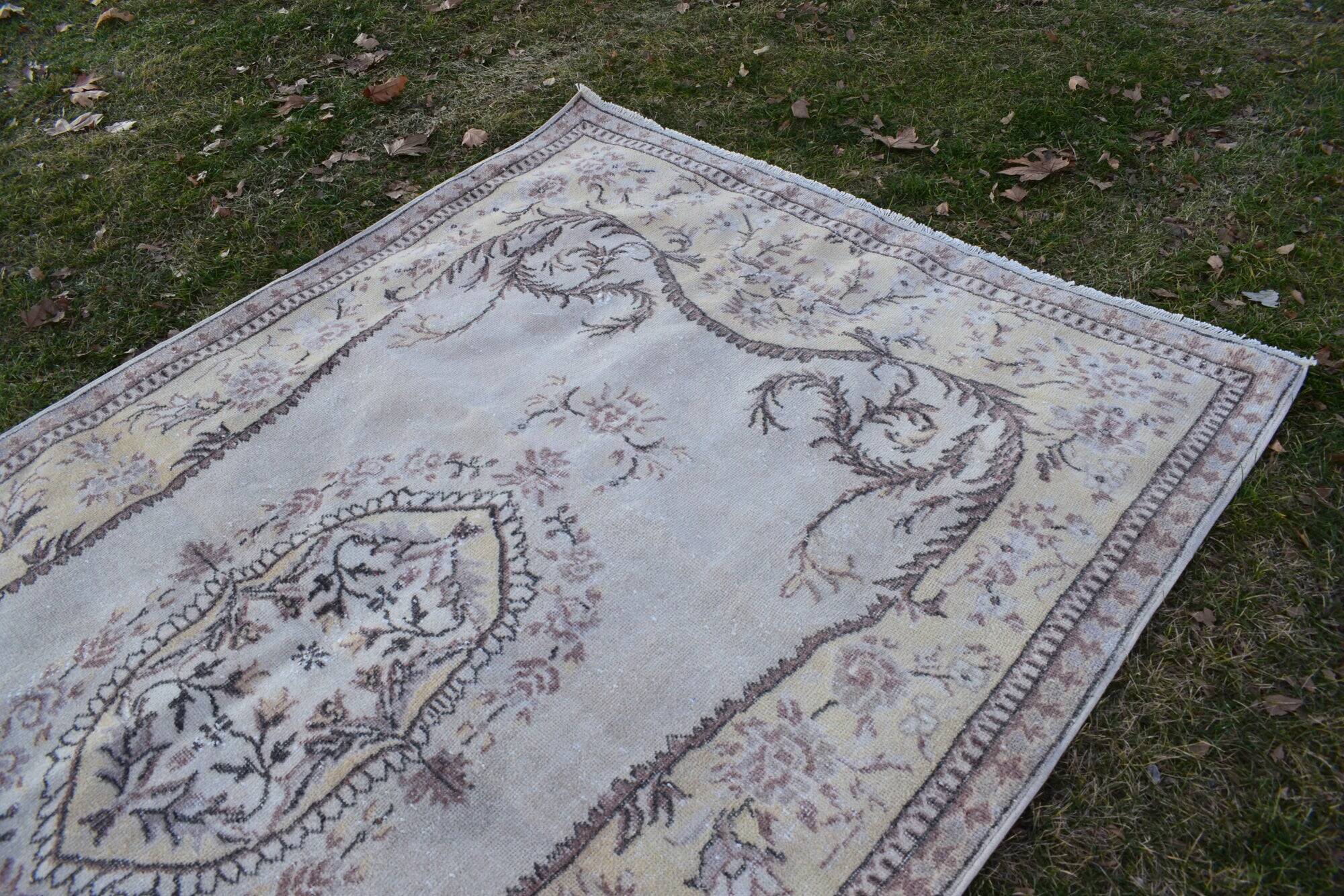 Vintage Turkish handmade rug 167x274 cm