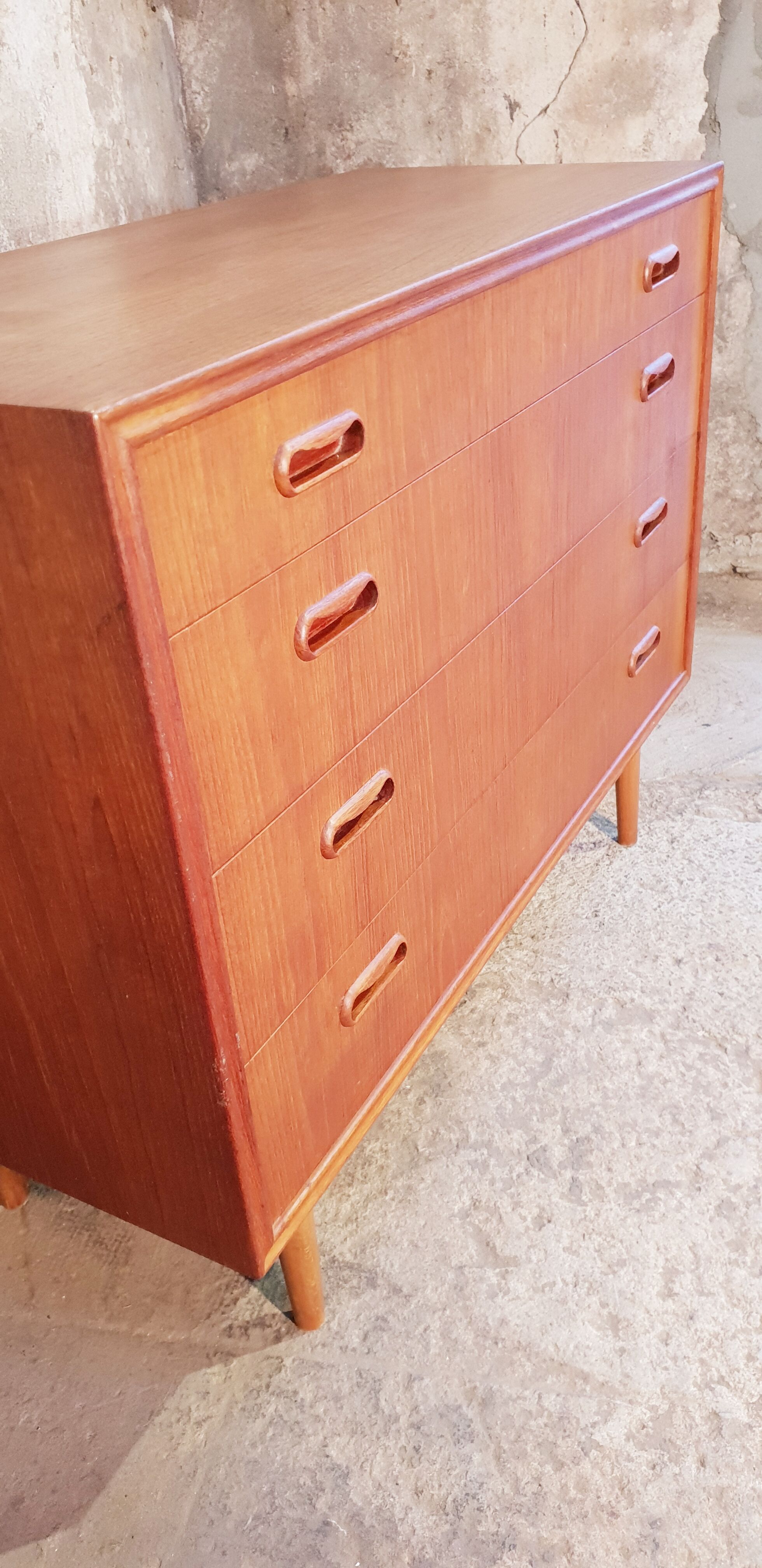 Scandinavian chest of drawers