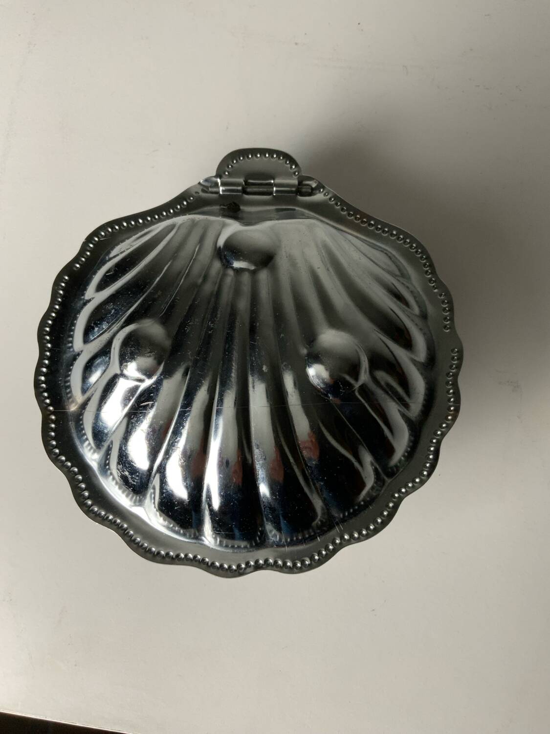 Shellfish butter dish