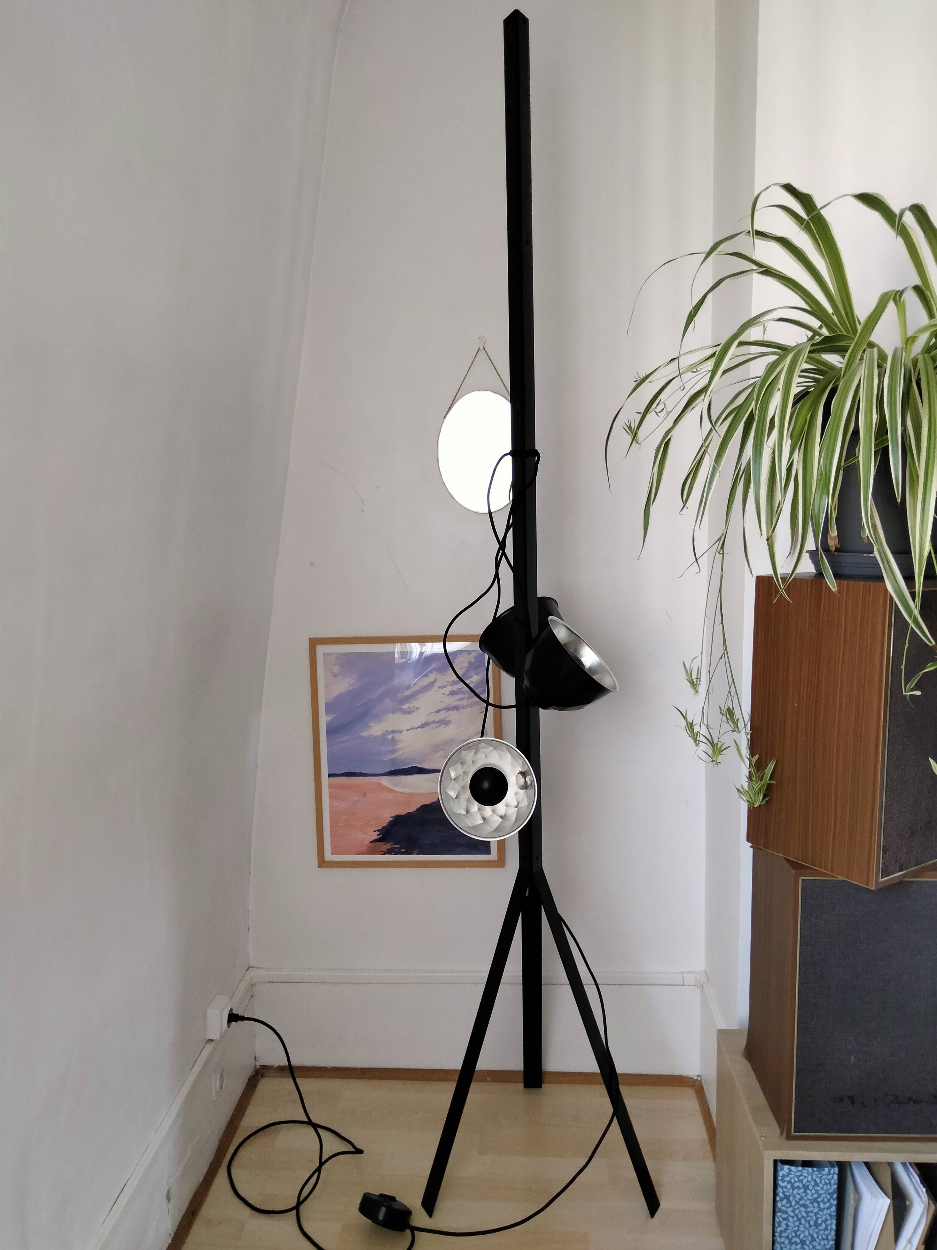 Ligne Roset floor lamp - tripod - normal studio