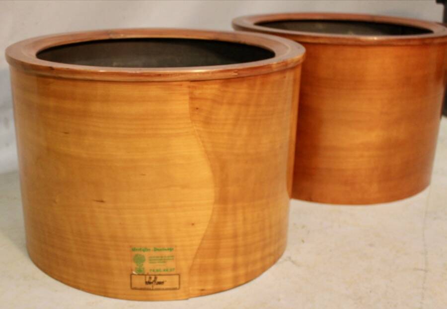 Pair of hobby flower cache pots with interior.