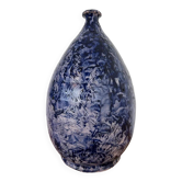 Vase en céramique d'art vintage du milieu du siècle avec glaçure texturée bleu cobalt en forme de goutte.