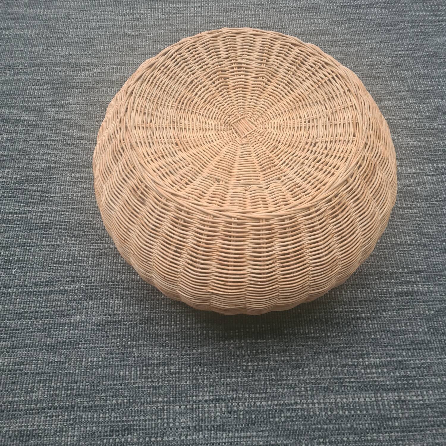 Pouf en osier