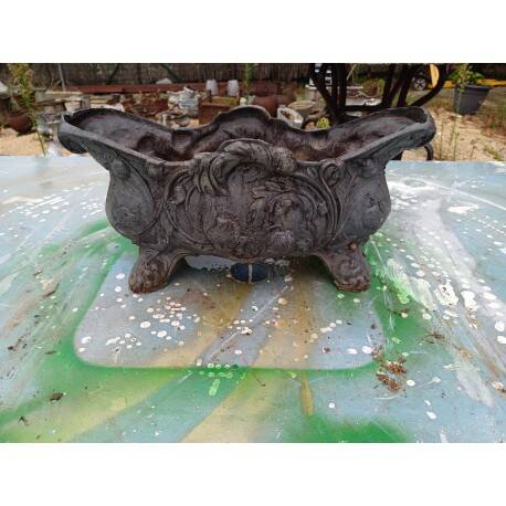 1 cast iron planter from 1900 from Charleville - Mézières