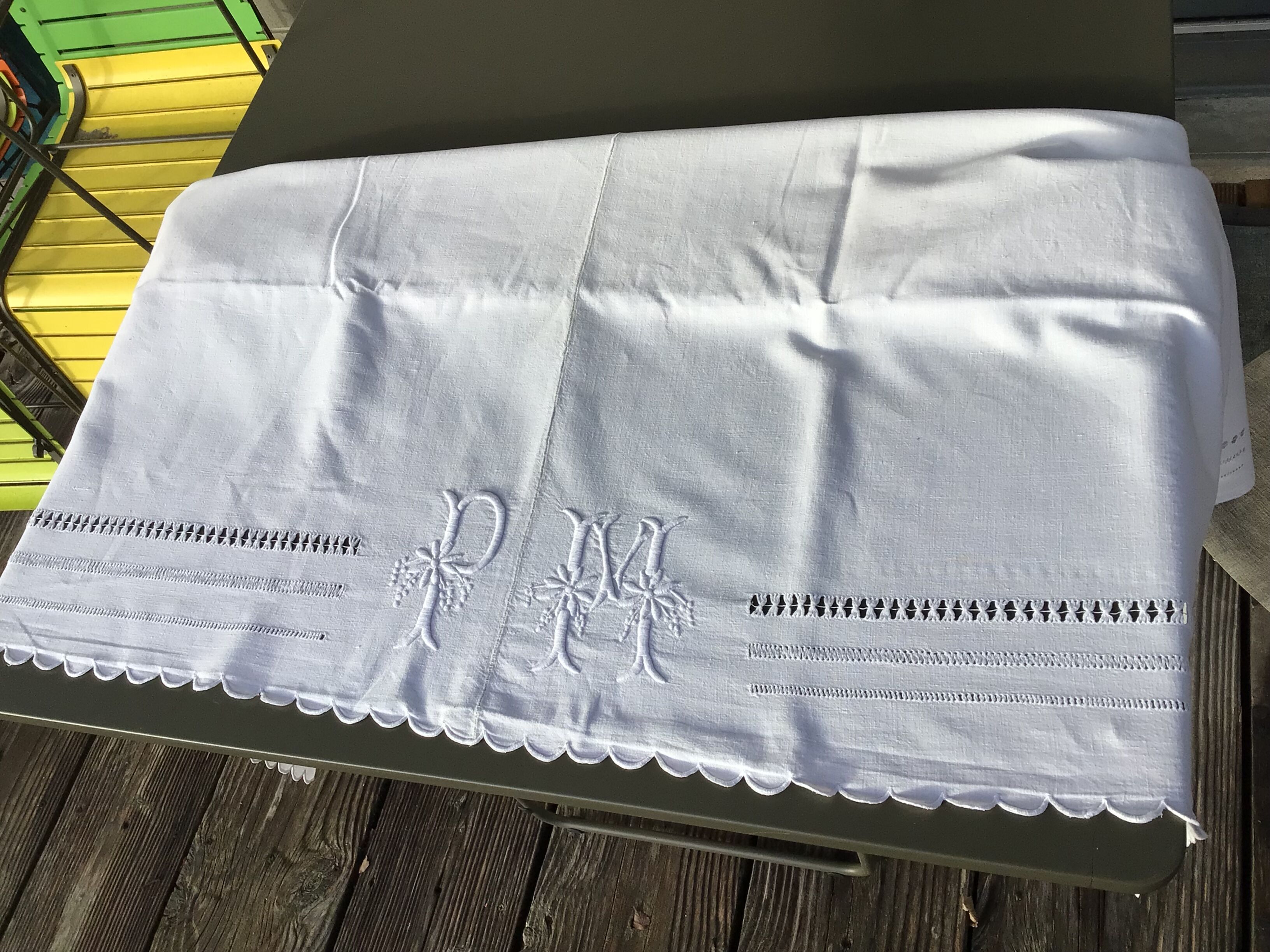 Embroidered sheet PM scalloped edge triple day central seam