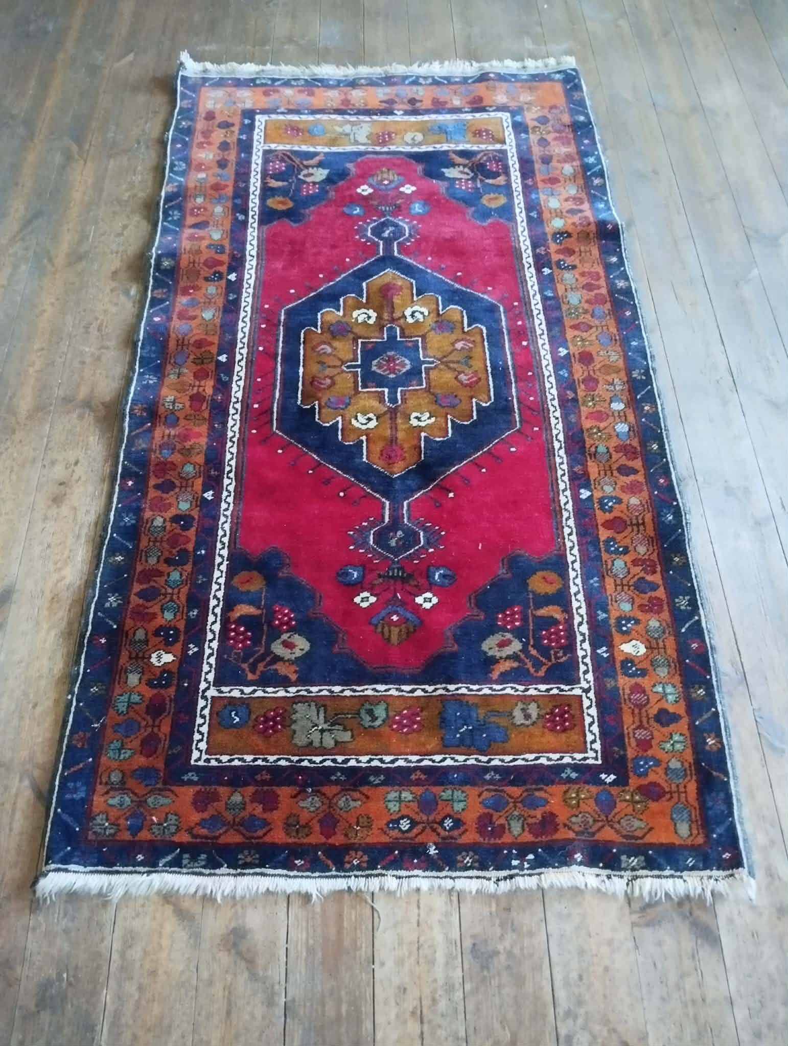 Handmade Anatolian carpet Yahyahli 187x100cm