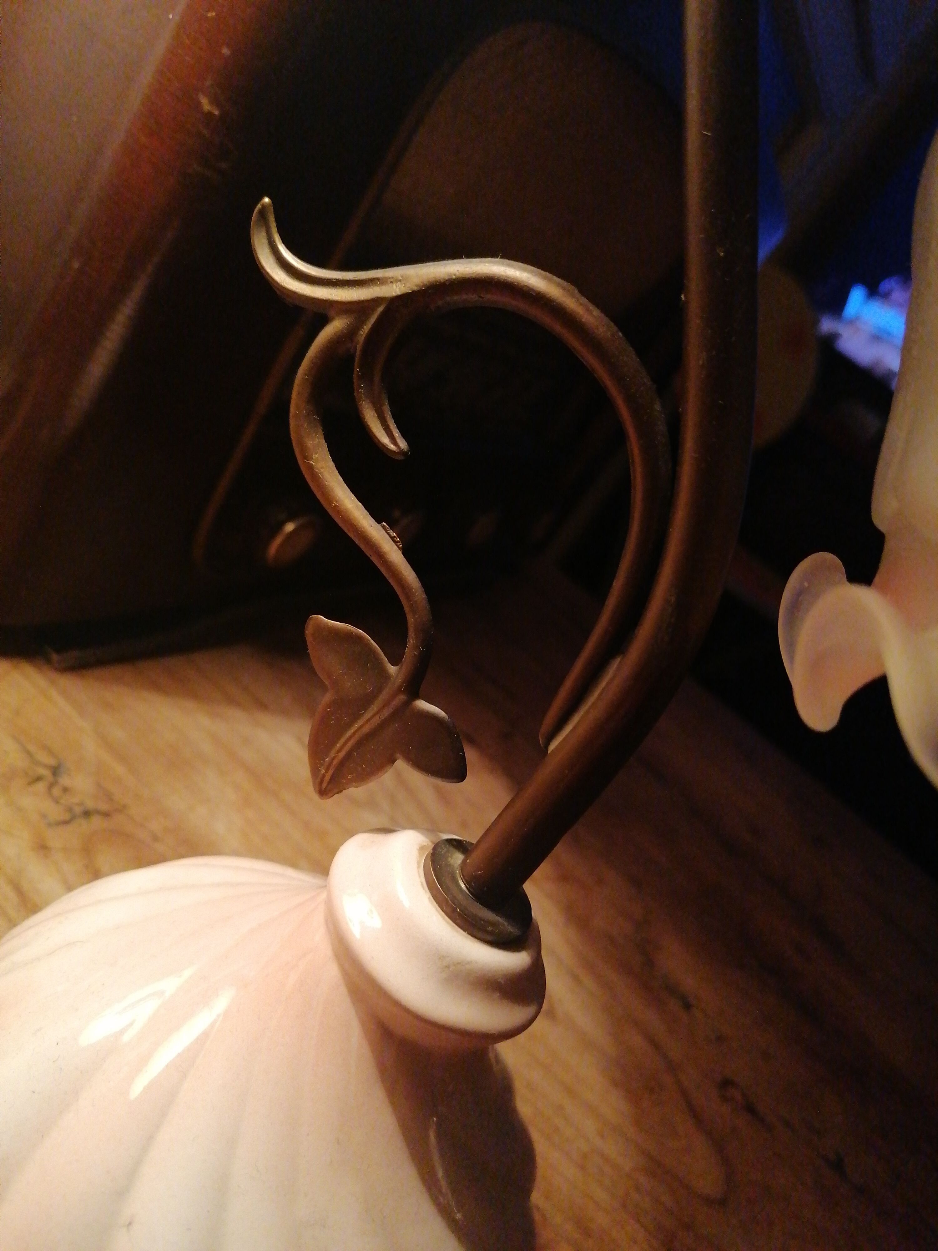Retro lamp in brass and pink ceramic