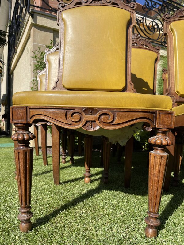 Suite de 9 chaises en noyer époque Napoléon lll XlXth