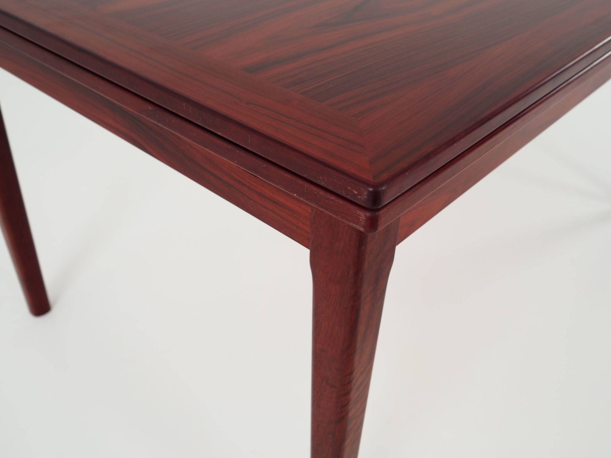 Table en palissandre, design danois, années 1970, fabricant : Skovby