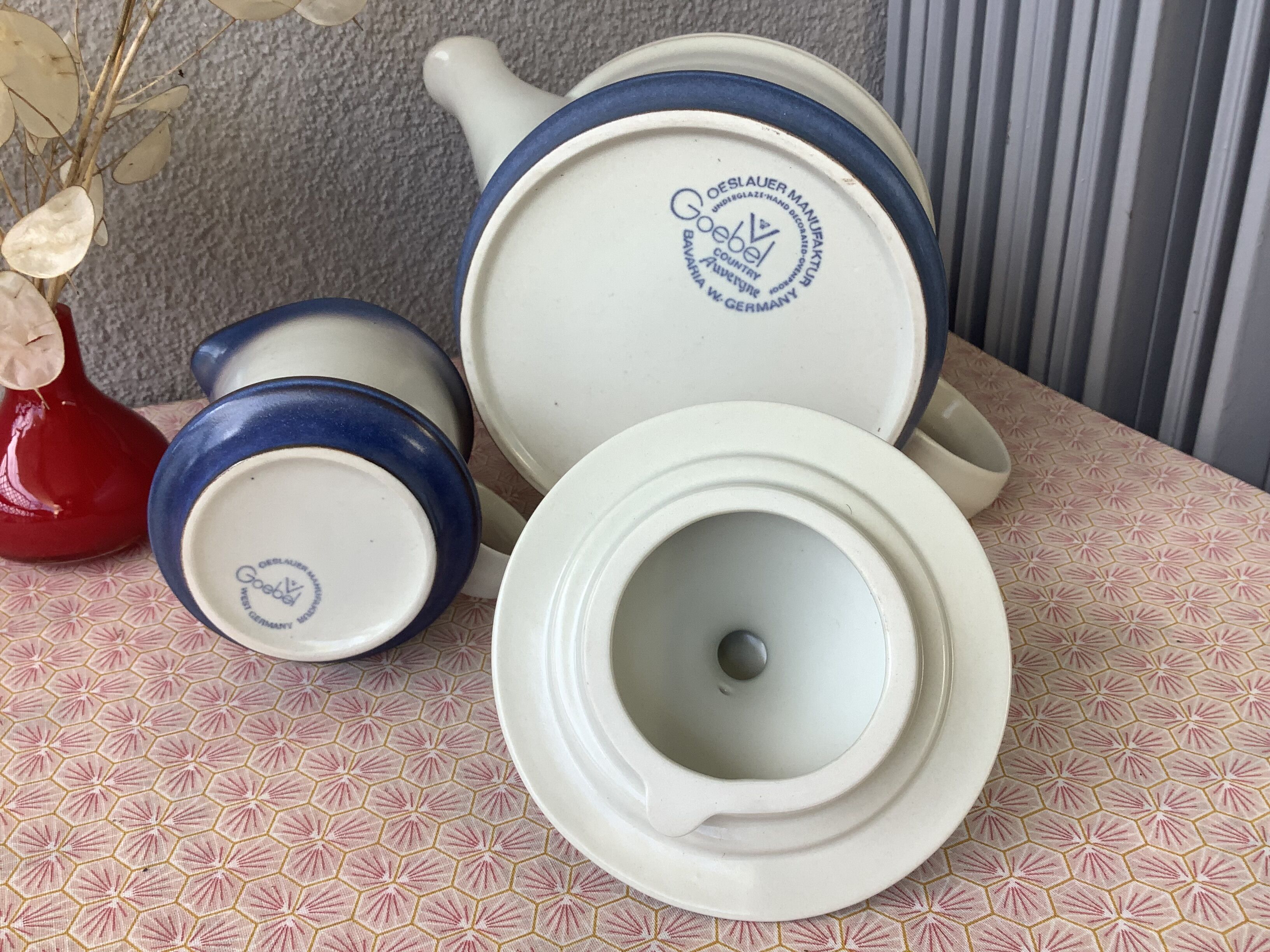 Teapot Goebel country Auvergne - Oeslauer Manufaktur and milk jug