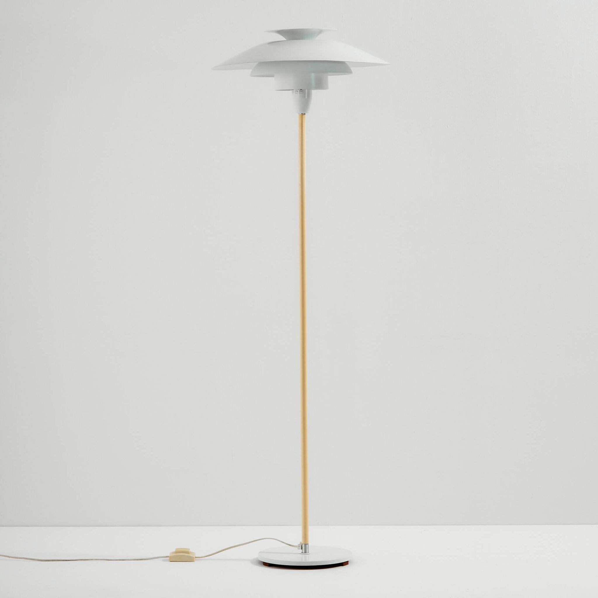 MK9971 1044-G aluminium floor lamp by Frandsen