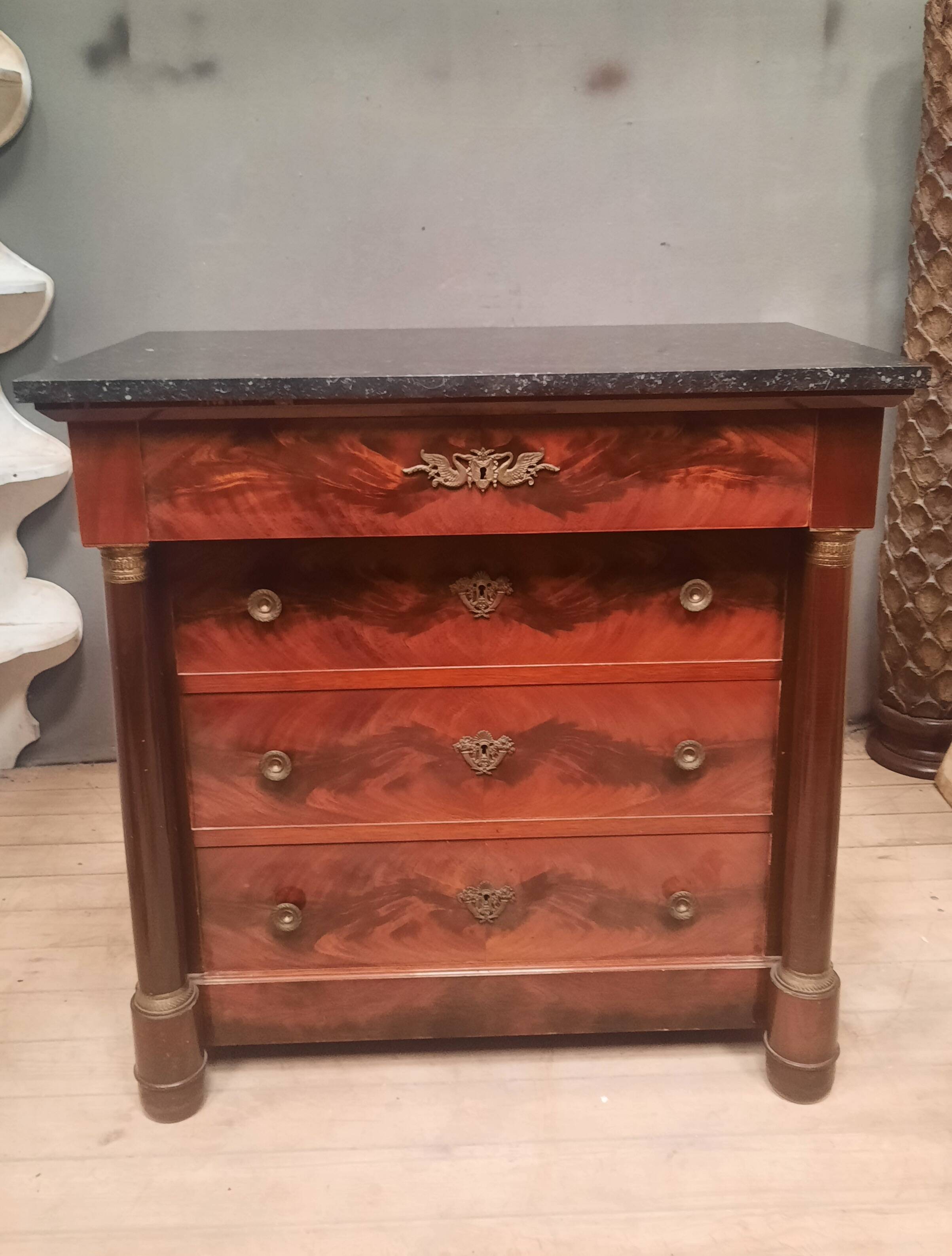 Commode en acajou style empire