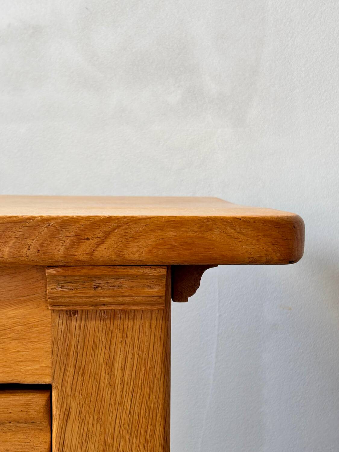 Commode ancienne en chêne massif, esprit Arts & Crafts