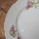 7 dessert plates in porcelain with a violet lilac design and a gold rim.
