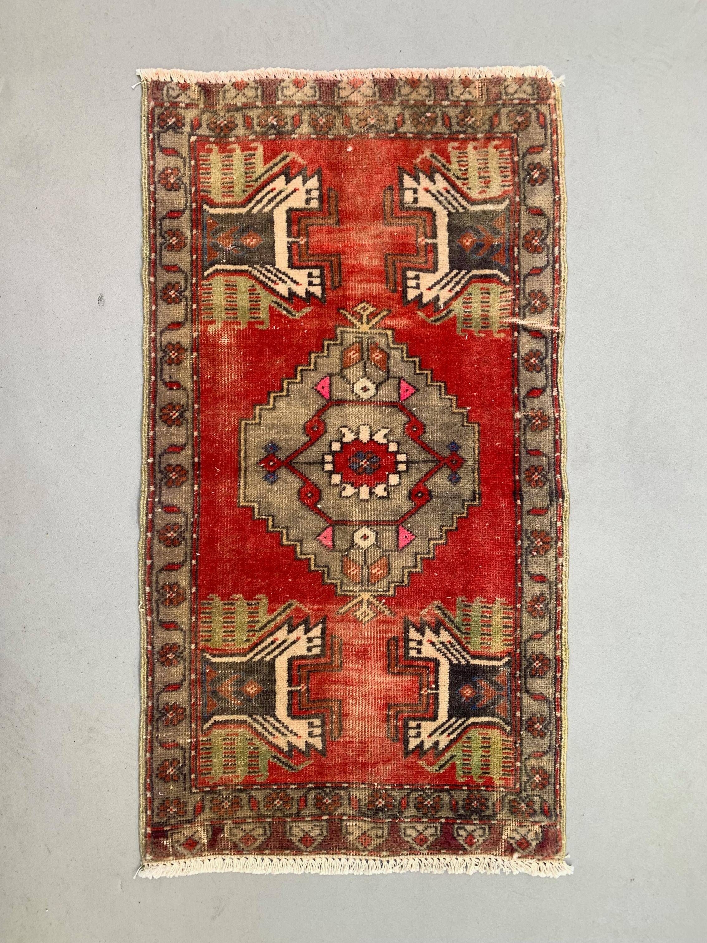 Small vintage turkish rug 101x53 cm, short runner, tribal, shabby, mini carpet